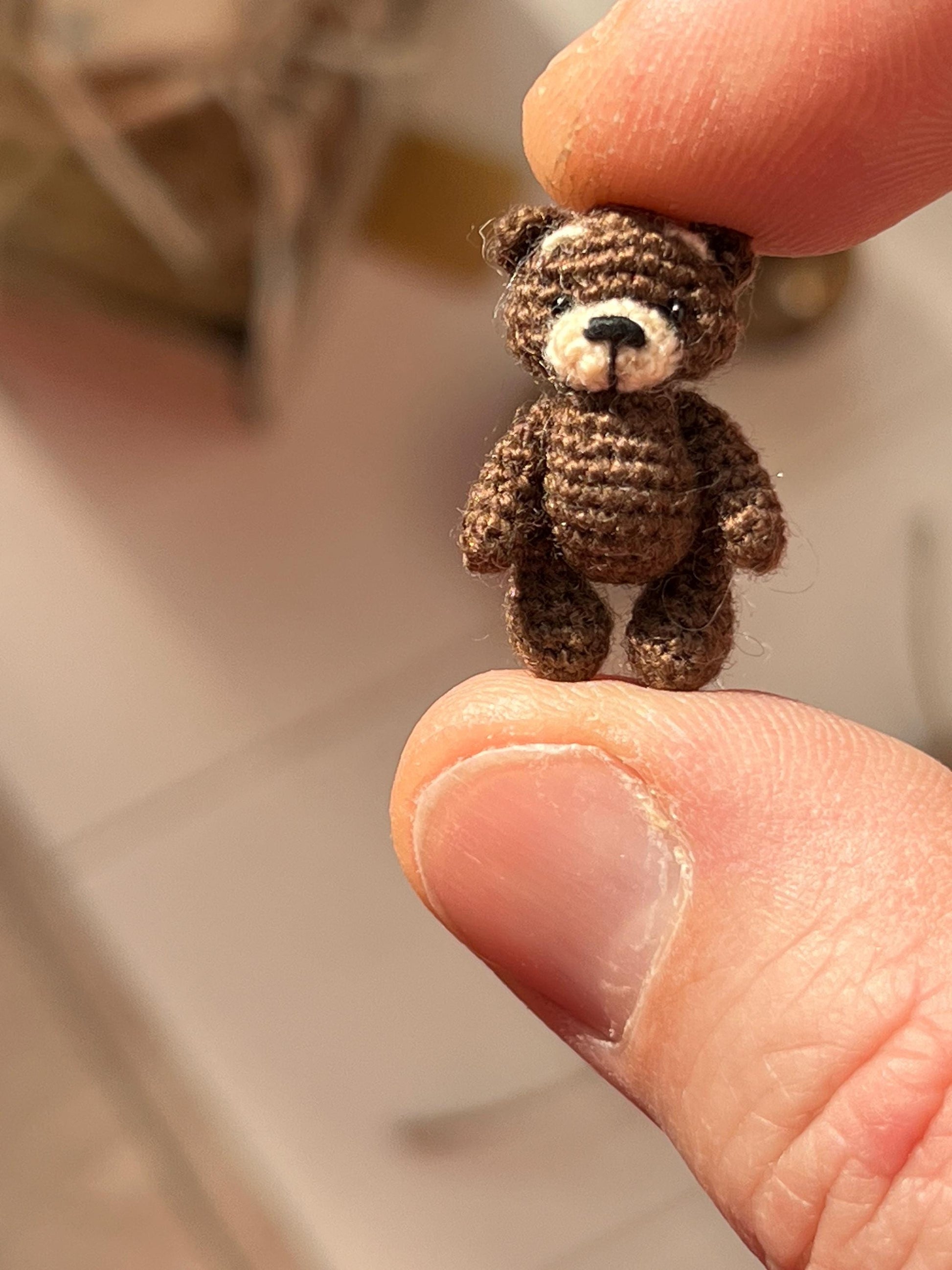  Pocket-sized teddy bear made of fine cotton threads