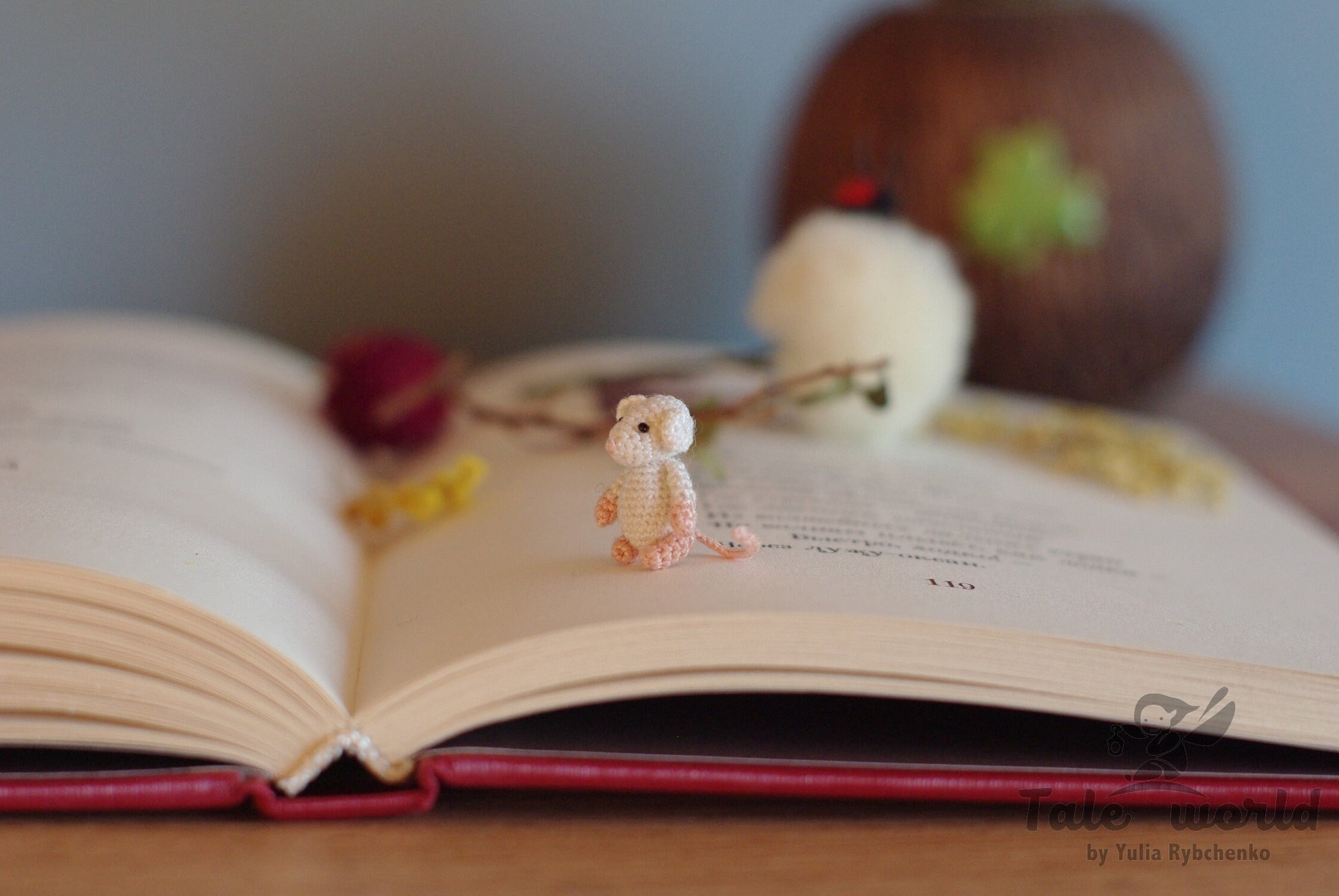 TaleWorld rat with book and dried flowers