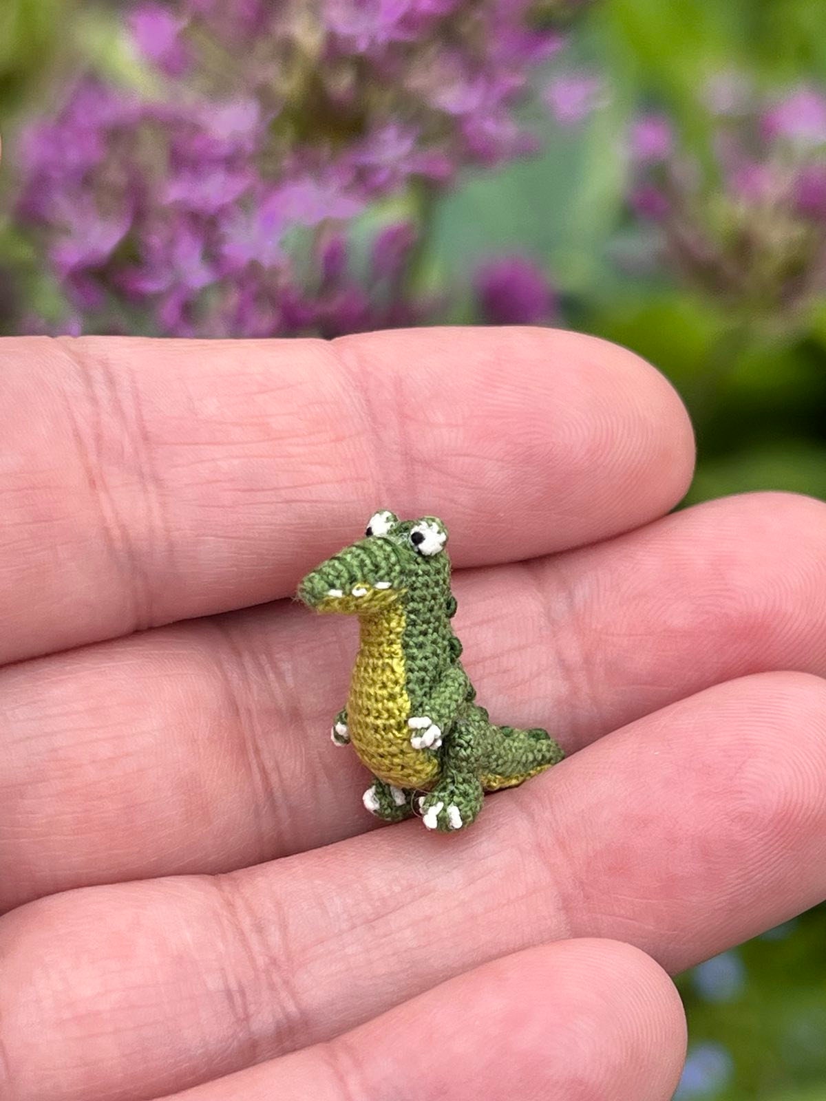 Micro crocodile figurine