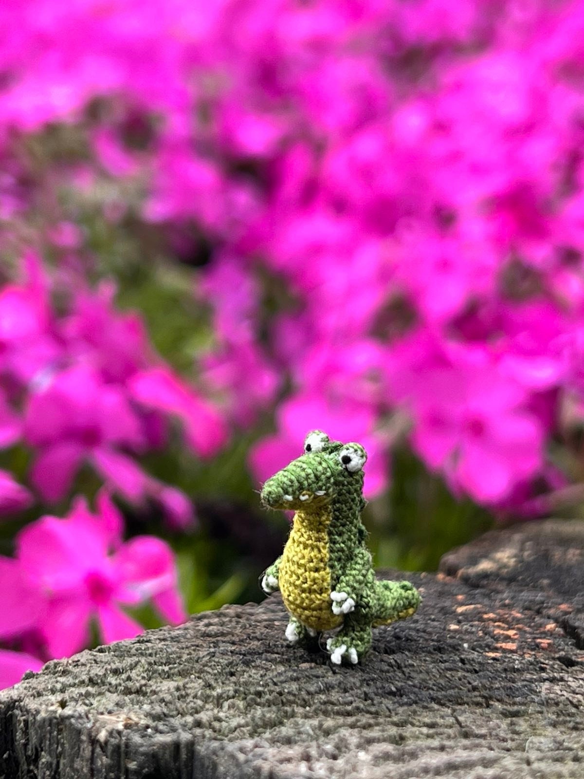 Micro crocodile figurine
