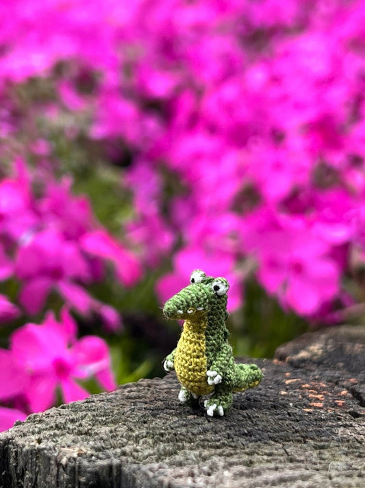 Micro crocodile figurine
